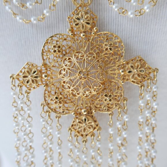 Gold-Tone Filigree Necklace with Pearl & Green Crystal - Picture 2 of 7